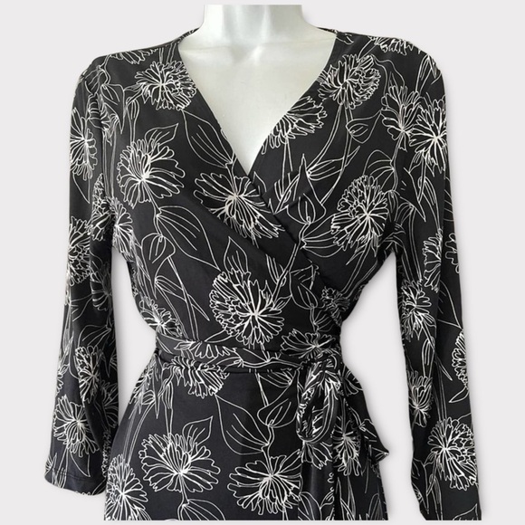 BANANA REPUBLIC Black & White Floral Wrap Dress Wrinkle Resistant Goth NWOT - Picture 3 of 15